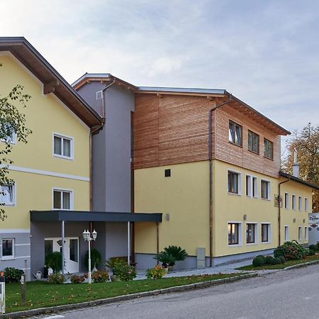 Hotel Gasthof-Strasser Tumeltsham Екстериор снимка